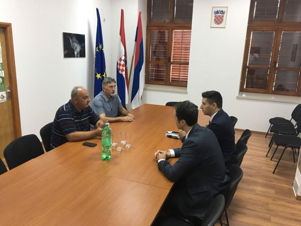 МИЛАЧИЋ СРБИМА У ХРВАТСКОЈ: Извините, већинска ЦГ не слави Олују (Фото)