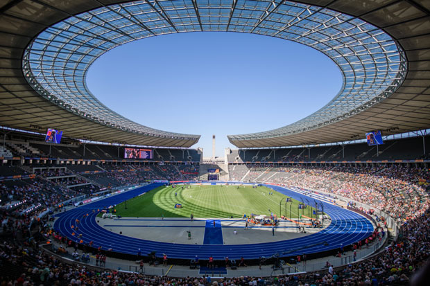 РЕКОРДИ ОБАСЈАЛИ МРАЧНУ ИСТОРИЈУ: “Новости” на Олимпијском стадиону у Берлину 