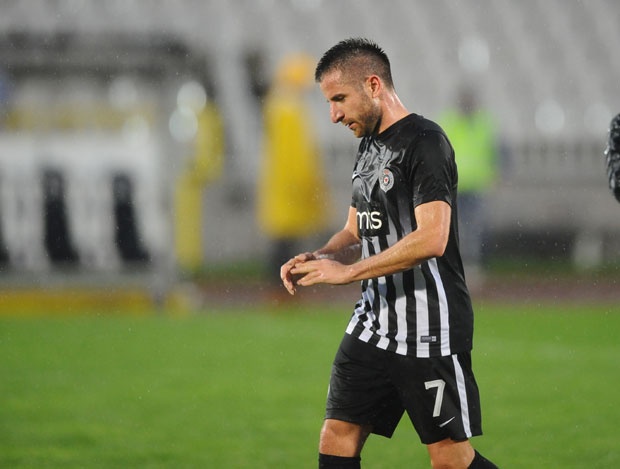 Тошић најмање још два месеца ван терена