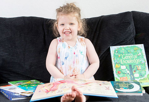 ПАМЕТНИЈА ОД АЈНШТАЈНА: Са три године зна бројеве, боје и абецеду, када су јој измерили ИQ остали у шоку