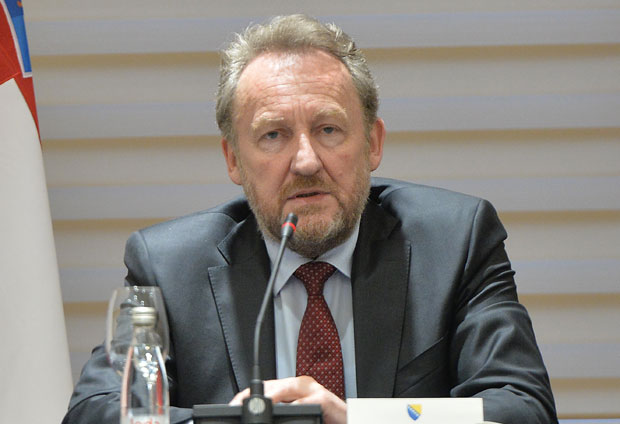 Изетбеговић: Нема аргумената за довођење у везу Косова и РС