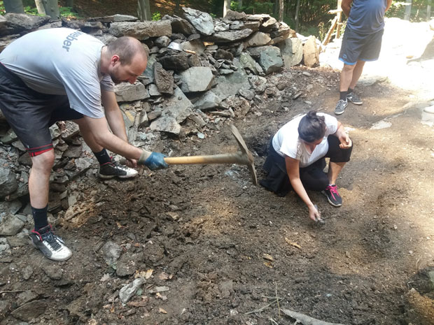 Археолози истражују остатке манастира у селима у Тополи