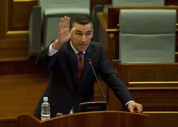 Весељи би да инвестира са обе стране Ибра; Ракић: Може да гради само преко нас мртвих