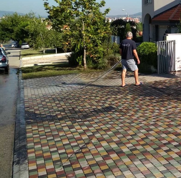 НОВО ПОДМЕТАЊЕ ПОЖАРА У НИШУ: Изгорела два аутомобила, оба у власништву бизнисмена? 