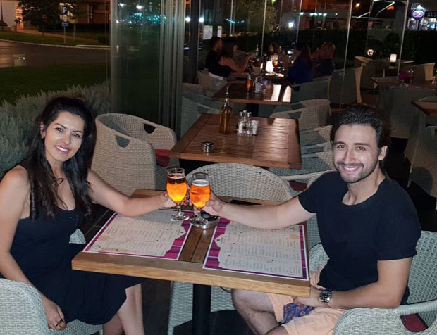 САСТАЛИ СЕ СТАРИ ПРИЈАТЕЉИ: Тања Савић и Стеван Анђелковић чаврљали после дуго времена
