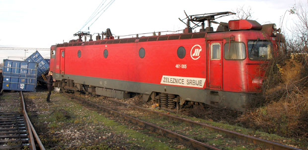 Воз исклизнуо из шина, прекинут саобраћај на прузи од Ниша до Димитровграда