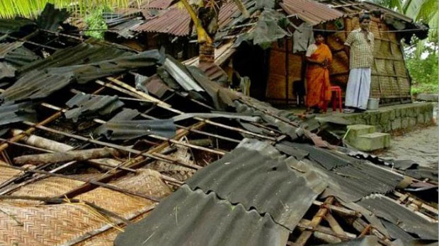 ПАС ХЕРОЈ: Спасао породицу од  смрти у поплави (ВИДЕО)