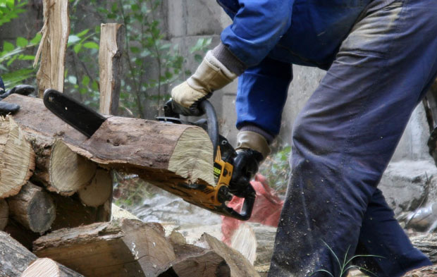 ЧУДО У КРАЉЕВУ: Моторна тестера му прошла кроз груди, ходао километрима са органима на отвореном  
