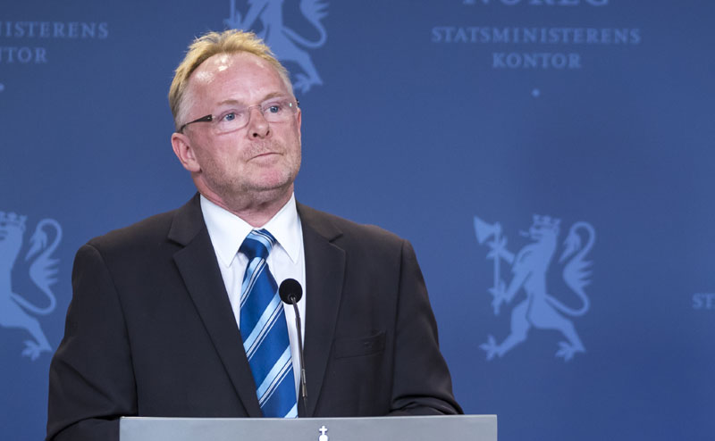 Министар приморан на оставку јер је са мисицом био у Ирану