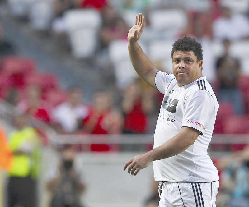 ЗУБА СЕ ЗАПУСТИО: Роналду 118 килограма и ноћни живот умало дошли главе