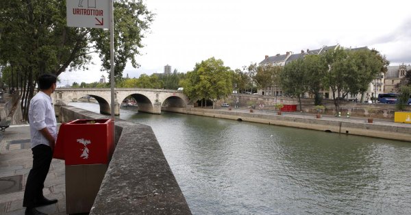У Паризу постављени еколошки писоари (Видео)