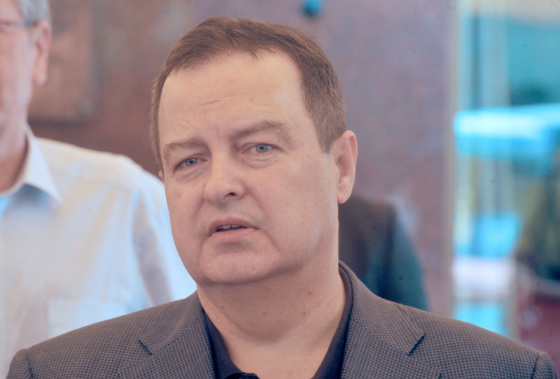 Дачић уручио кључеве 15 станова за избеглице у Ариљу
