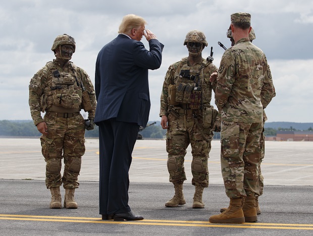 НИШТА ОД СВЕМИРСКЕ ВОЈСКЕ: Трамп потписао Закон о одбрамбеној политици вредан 716 милијарди долара!