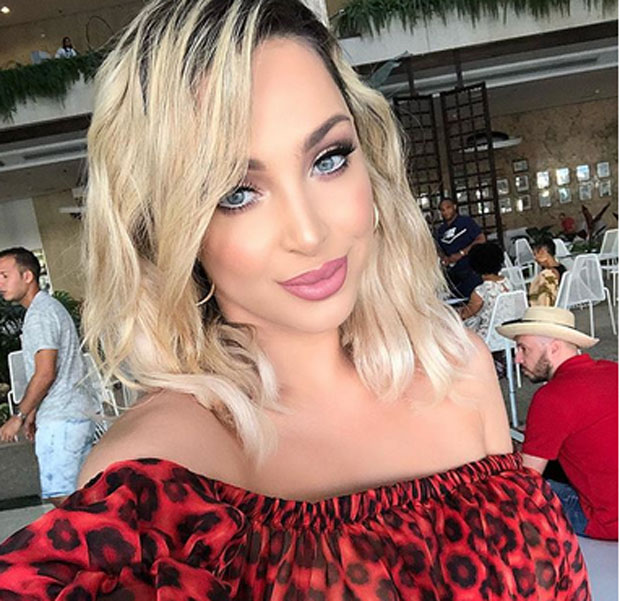 ХАОС НА КОНЦЕРТУ: Ветар носио све пред собом, Мају Беровић спасавало обезбеђење  (ВИДЕО)