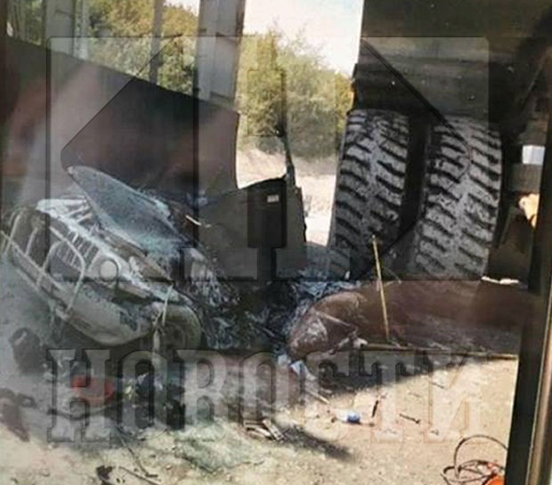 Камион за превоз руде спљескао џип, радници чудом преживели 