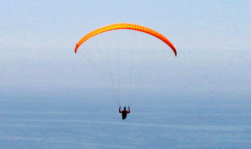 ТРАГЕДИЈА У БЕЧИЋИМА: Погинуло двоје параглајдериста