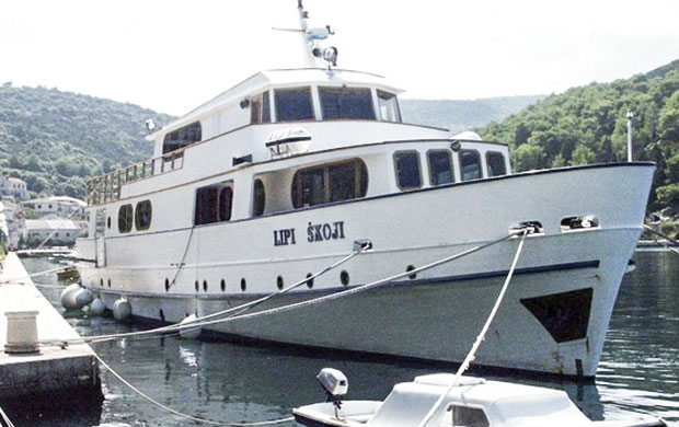 Петровац потонуо у Милни на Брачу