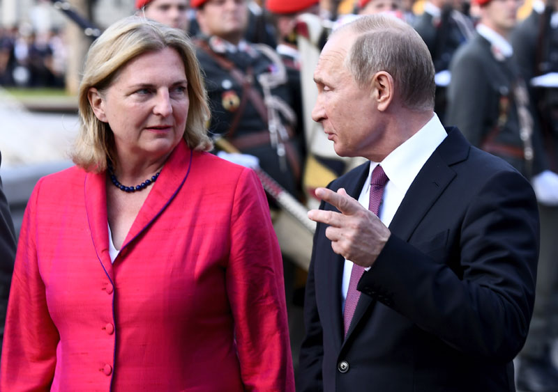 ХАОС У АУСТРИЈИ ЗБОГ РУСКОГ ПРЕДСЕДНИКА: Позвала Путина на свадбу, траже њену оставку