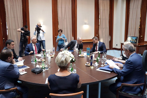 РАДОЈИЧИЋ У САРАЈЕВУ: Поруке мира три грaдoнaчeлникa 