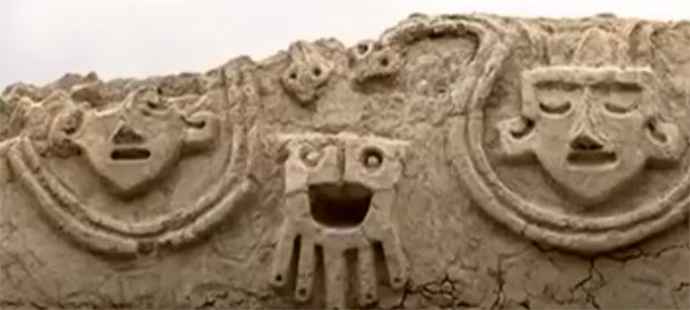 Рељеф змије стар око 4.000 година откривен у Перуу