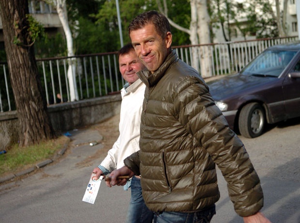 Катанец на клупи Ирака, уговор на три године