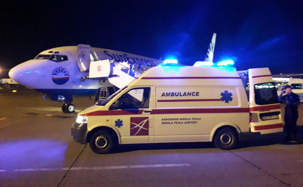 Авион из Измира за Стразбур ванредно слетео на аеродром у Београду