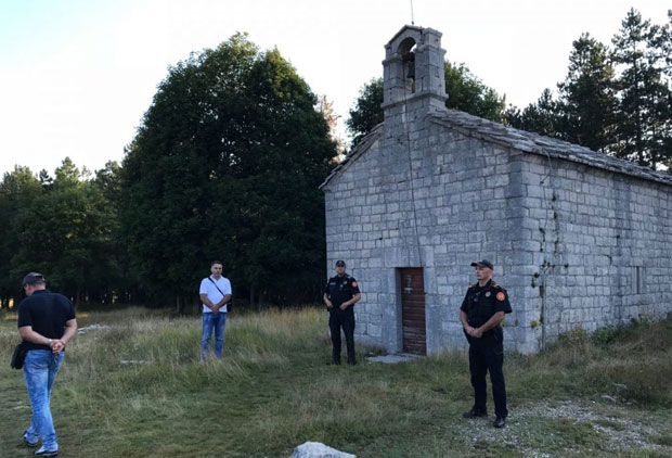 ИНЦИДЕНТ НА ПРЕОБРАЖЕЊЕ: Полиција спречила литургију 