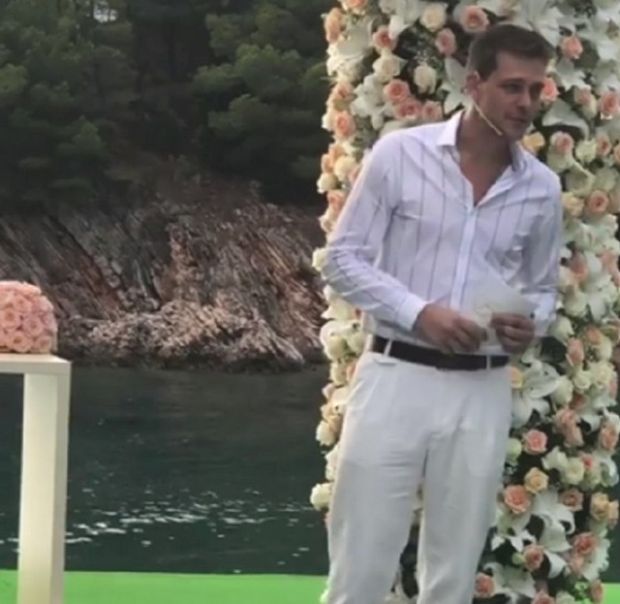 ФОТО: Милош Биковић са девојком Барбаром на свадби сина Богољуба Карића