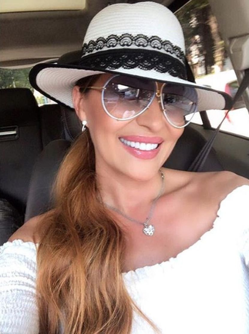 Цеца отпутовала на Кипар, па право отишла у цркву (ФОТО)