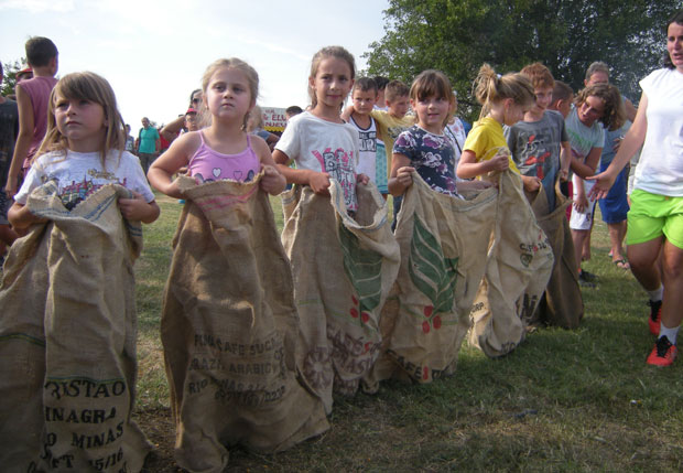 Сељачки парти у Мокрину, јединствена забава на отвореном која траје десет година