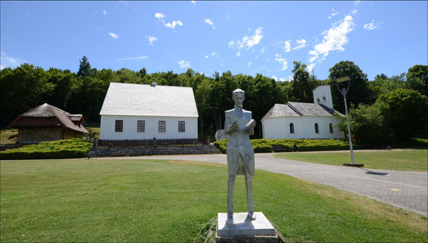 ПУСТА ПОЉА ТЕСЛИНОГ ЗАВИЧАЈА: Тамо су усташе убиле 500 Срба, 11 његових рођака