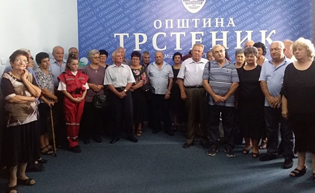 КАД ЉУБАВ ТРАЈЕ ПОЛА ВЕКА: Необично дружење четрнаест златних младенаца  (ФОТО)