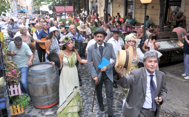 Шешири обојили Скадарлију 