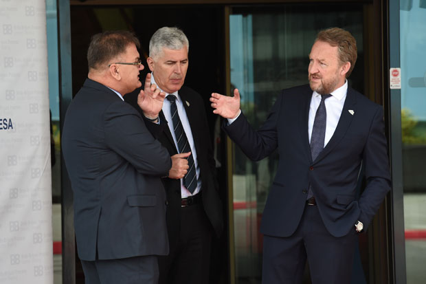 СУКОБ У ВРХУ БиХ ЗБОГ САУЧЕШЋА ИЗЕТБЕГОВИЋА: Подељени и око Кофија Анана