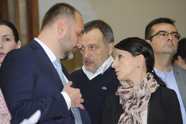 Међусобни сукоби јачи од принципа