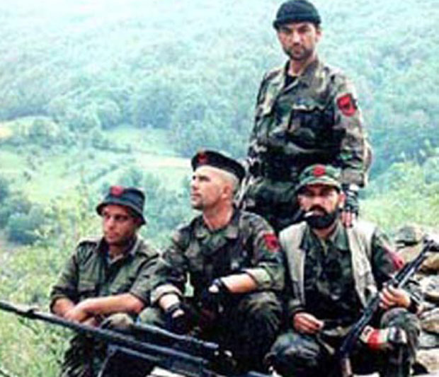 Политика пише оптужнице 