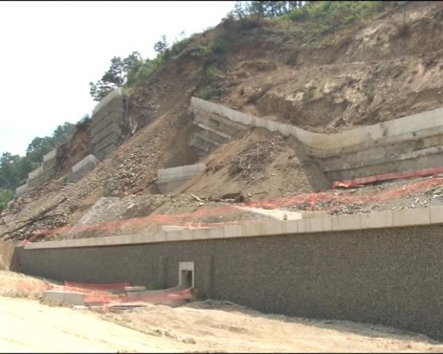 Опет се срушио потпорни зид на Коридору 10