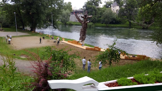 ЖРТВА БИЛА ПОД УТИЦАЈЕМ АЛКОХОЛА: Ухапшени због силовања девојке (18)