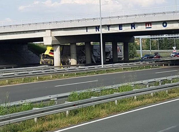 САОБРАЋАЈНА НЕСРЕЋА КОД НОВОГ САДА: Погинуо возач камиона (ФОТО)



