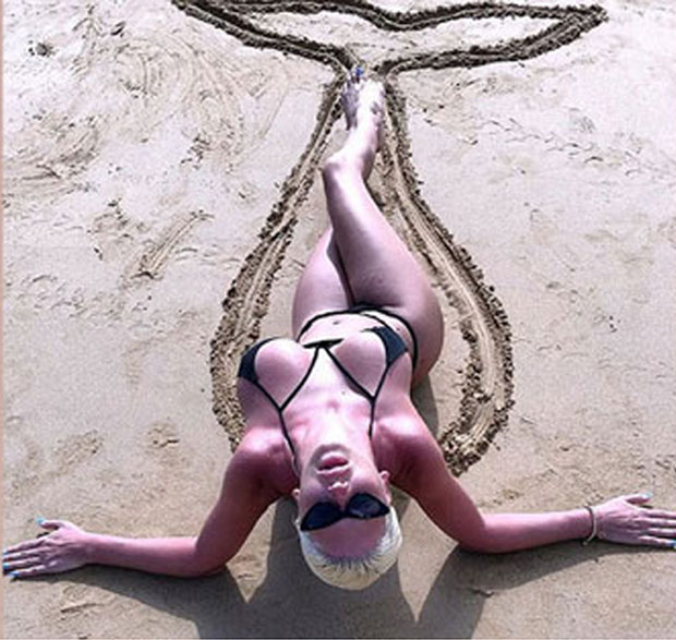 Јелена Карлеуша као морска сирена