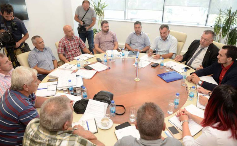 СИНДИКАТ НЕЗАДОВОЉАН: Железничари без већих плата