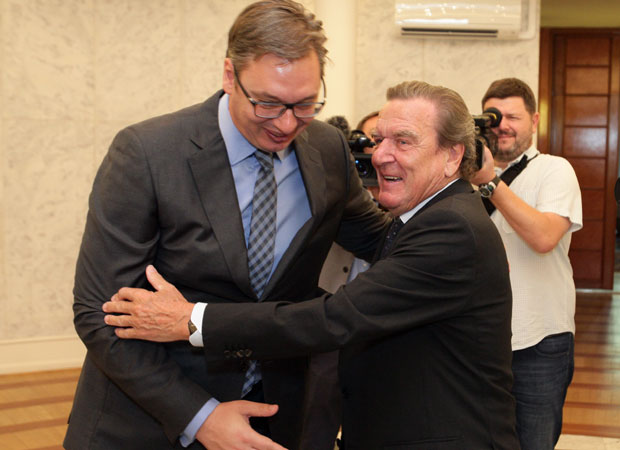 Вучић са Путином на Шредеровој свадби?