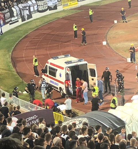 НЕСРЕЋА НА СТАДИОНУ ПАРТИЗАНА: Навијачу црно-белих позлило; У тешком стању примљен у Ургентни центар