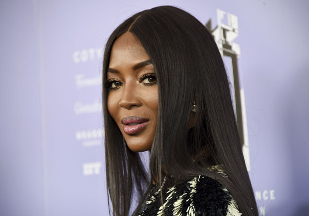 ФОТОГРАФИЈА ПОКРЕНУЛА СУМЊЕ: Наоми Кембел трудна у 48. години?