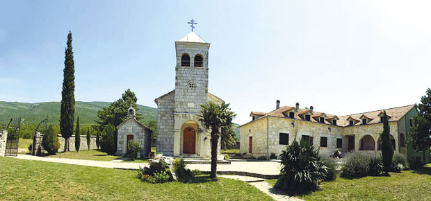 Новости у посети манастиру у Далмацији: Ни са ким запевати, ни заплакати