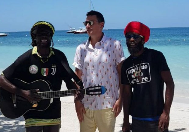 Распевани Андрија одушевио на Јамајци