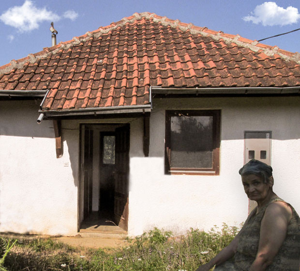 БРУКА И СРАМОТА: Од земљотреса 1998. још чаме у - мраку