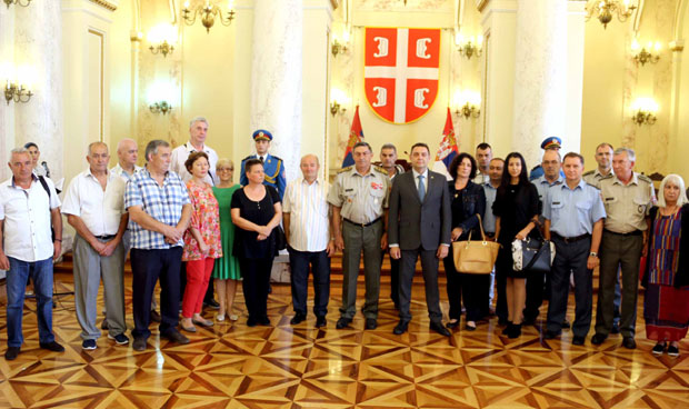 Вулин уручио кључеве станова активним и пензионисаним припадницима Војске Србије и Министарства одбране