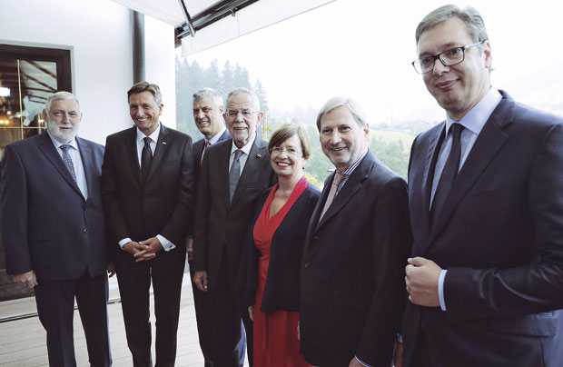 ПРЕДСЕДНИК ВУЧИЋ ПО ДОЛАСКУ У АУСТРИЈСКИ АЛПБАХ: Борим се да Срби не остану без ичега (ВИДЕО)