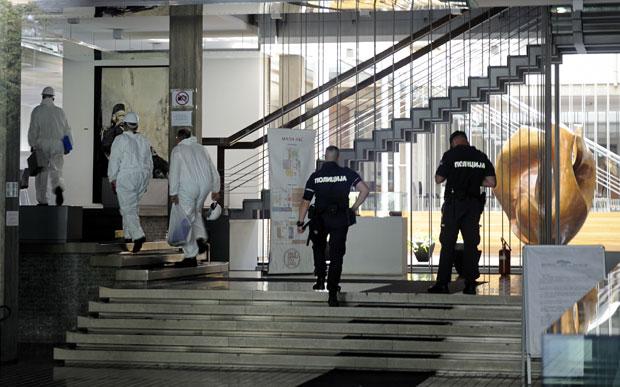 ДАН ПОСЛЕ СТРАВИЧНЕ НЕСРЕЋЕ У НАРОДНОЈ БИБЛИОТЕЦИ: Отров испарио, одговорност још у ваздуху